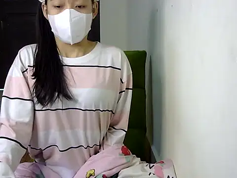 Snapshot of DA-EUN chatting on December 2024 04:33:02 AM DA-EUN online show from December 2024 04:33:02 AM