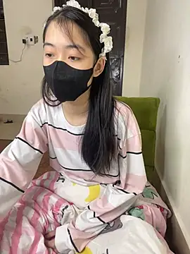 Snapshot of DA-EUN chatting on December 2024 02:49:02 AM DA-EUN online show from December 2024 02:49:02 AM