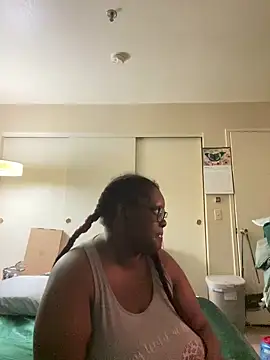 Snapshot of Yagurl__west chatting on January 2025 06:47:01 AM Yagurl west online show from January 2025 06:47:01 AM