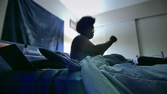 Snapshot of Yagurl__west chatting on February 2025 02:48:02 AM Yagurl west online show from February 2025 02:48:02 AM