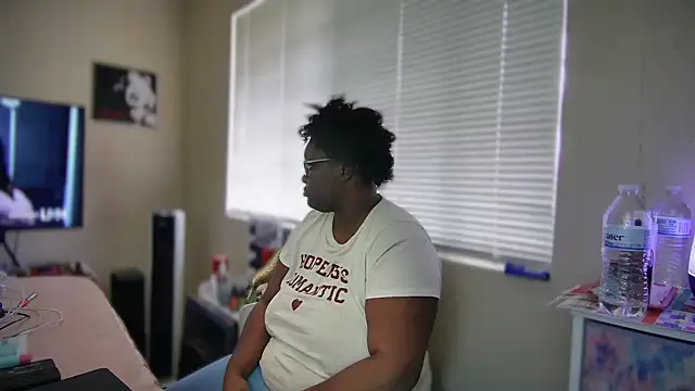 Snapshot of Yagurl__west chatting on February 2025 09:56:02 PM Yagurl west online show from February 2025 09:56:02 PM