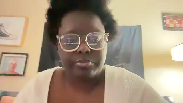 Snapshot of Yagurl__west chatting on February 2025 12:05:02 AM Yagurl west online show from February 2025 12:05:02 AM