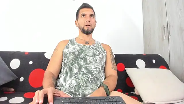 Snapshot of JULESLAKES chatting on December 2025 02:17:02 AM JULESLAKES online show from December 2025 02:17:02 AM