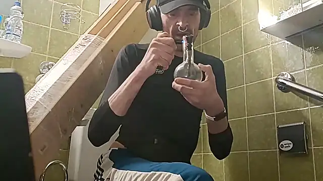 Snapshot of prolltop chatting on March 2026 03:45:01 PM prolltop online show from March 2026 03:45:01 PM