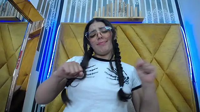 Paola Lyon  online show from February 2025 06:02:01 PM