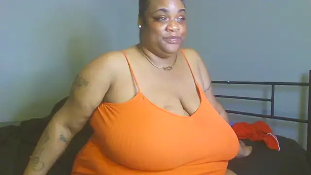 Snapshot of NaughtyHottieBBW chatting on June 2026 04:21:02 AM NaughtyHottieBBW online show from June 2026 04:21:02 AM