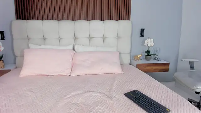 sofi potter  online show from April 2026 07:19:02 PM