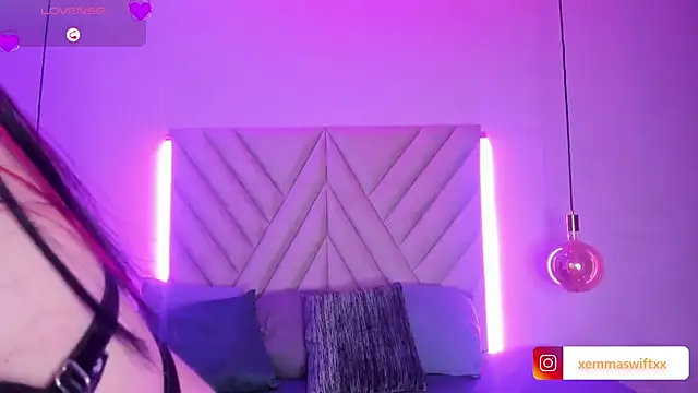 Snapshot of EmmaSwift_ chatting on December 2024 11:13:02 PM EmmaSwift online show from December 2024 11:13:02 PM