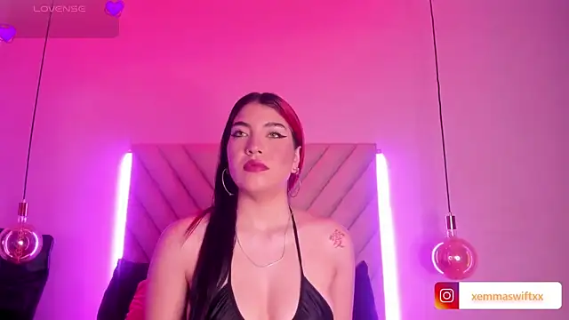 Snapshot of EmmaSwift_ chatting on December 2024 01:58:02 AM EmmaSwift online show from December 2024 01:58:02 AM