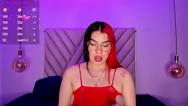 Snapshot of EmmaSwift_ chatting on October 2025 01:41:02 AM EmmaSwift online show from October 2025 01:41:02 AM