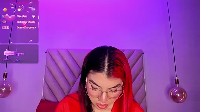 Snapshot of EmmaSwift_ chatting on October 2025 01:24:01 AM EmmaSwift online show from October 2025 01:24:01 AM