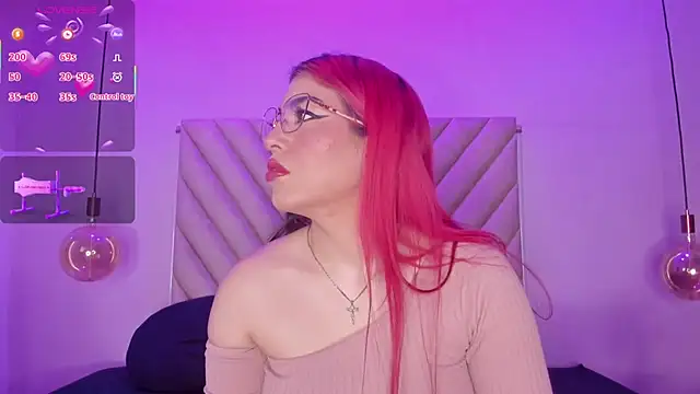 Snapshot of EmmaSwift_ chatting on November 2025 02:33:02 AM EmmaSwift online show from November 2025 02:33:02 AM