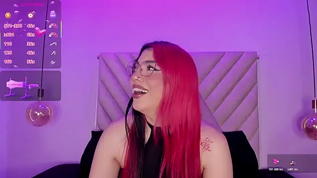 Snapshot of EmmaSwift_ chatting on November 2025 02:06:01 AM EmmaSwift online show from November 2025 02:06:01 AM