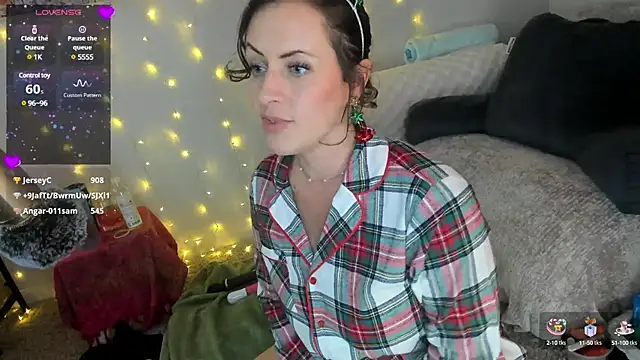 Snapshot of lovejulietxo chatting on December 2024 05:42:01 PM lovejulietxo online show from December 2024 05:42:01 PM