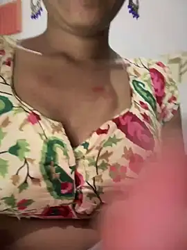 Snapshot of PARI_Hun chatting on December 2024 09:20:02 PM PARI Hun online show from December 2024 09:20:02 PM