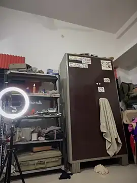 Snapshot of PARI_Hun chatting on January 2025 11:44:01 PM PARI Hun online show from January 2025 11:44:01 PM