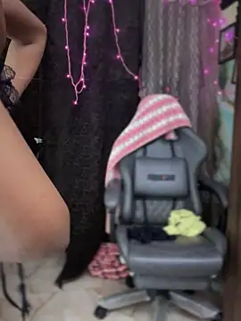 Snapshot of PARI_Hun chatting on February 2025 05:15:02 PM PARI Hun online show from February 2025 05:15:02 PM