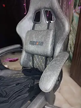 Snapshot of PARI_Hun chatting on February 2025 01:58:01 AM PARI Hun online show from February 2025 01:58:01 AM