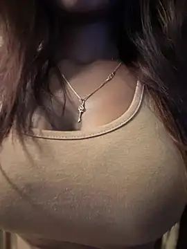 Snapshot of PARI_Hun chatting on February 2025 07:27:02 PM PARI Hun online show from February 2025 07:27:02 PM