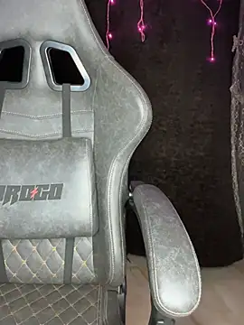 Snapshot of PARI_Hun chatting on February 2025 08:31:02 PM PARI Hun online show from February 2025 08:31:02 PM