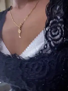 Snapshot of PARI_Hun chatting on February 2025 11:37:02 PM PARI Hun online show from February 2025 11:37:02 PM