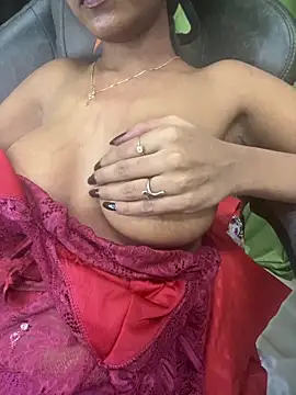 Snapshot of PARI_Hun chatting on September 2025 03:26:02 PM PARI Hun online show from September 2025 03:26:02 PM