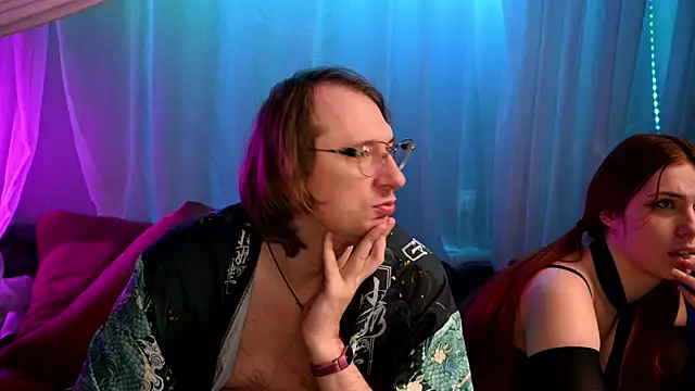 Claudia and elon  online show from November 2025 06:50:01 PM