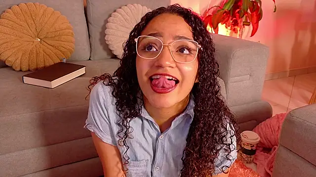 DAHLIA BROWNIE online show from April 2026 04:38:01 AM