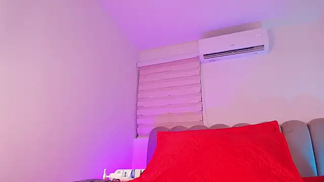 jones maddy  online show from November 2025 12:04:02 PM