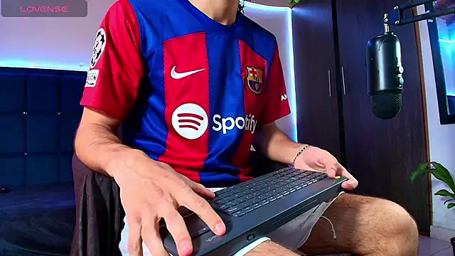 kuzzcoo online show from September 2025 08:36:01 PM