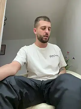 ElChapoGuzman95 online show from March 2025 06:44:02 PM