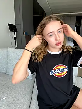 Nura n Sarah online show from October 2025 04:00:02 AM