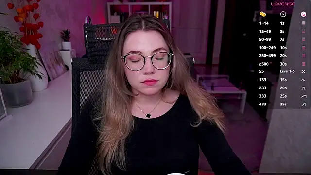 RemyCute online show from April 2026 08:57:02 PM