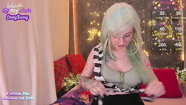 Snapshot of EmmyBunny chatting on December 2024 05:31:02 PM EmmyBunny online show from December 2024 05:31:02 PM