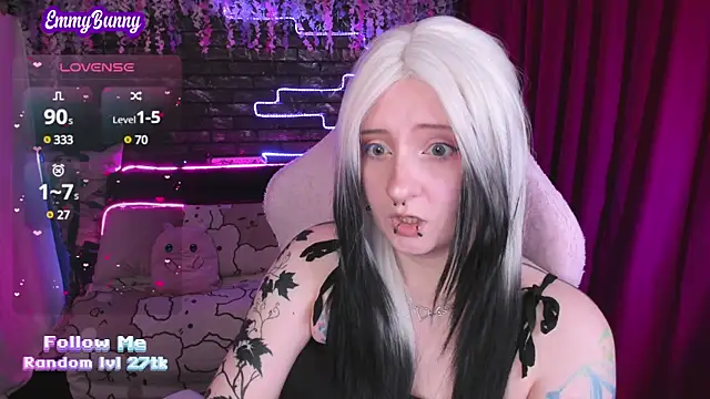Snapshot of EmmyBunny chatting on March 2025 04:12:01 PM EmmyBunny online show from March 2025 04:12:01 PM