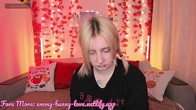 Snapshot of EmmyBunny chatting on September 2025 03:34:02 PM EmmyBunny online show from September 2025 03:34:02 PM