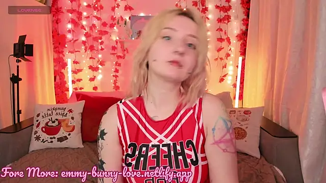Snapshot of EmmyBunny chatting on September 2025 04:19:01 PM EmmyBunny online show from September 2025 04:19:01 PM