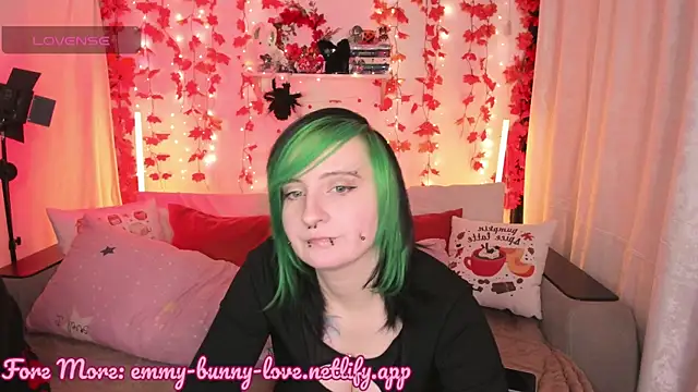 Snapshot of EmmyBunny chatting on September 2025 04:56:01 PM EmmyBunny online show from September 2025 04:56:01 PM