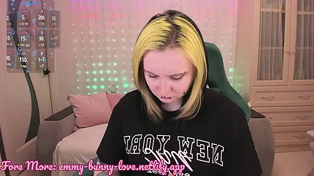 EmmyBunny online show from February 2026 02:22:01 PM