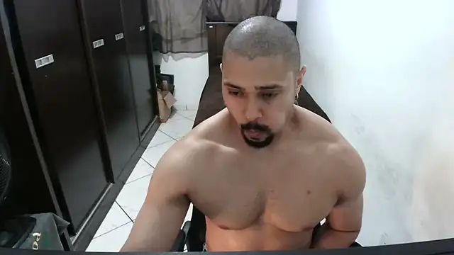 Snapshot of Brian_Aries chatting on October 2025 04:56:01 AM Brian Aries online show from October 2025 04:56:01 AM