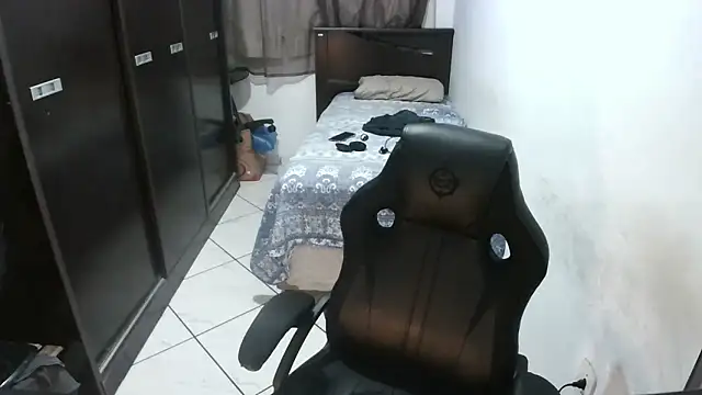 Snapshot of Brian_Aries chatting on February 2026 03:25:01 AM Brian Aries online show from February 2026 03:25:01 AM