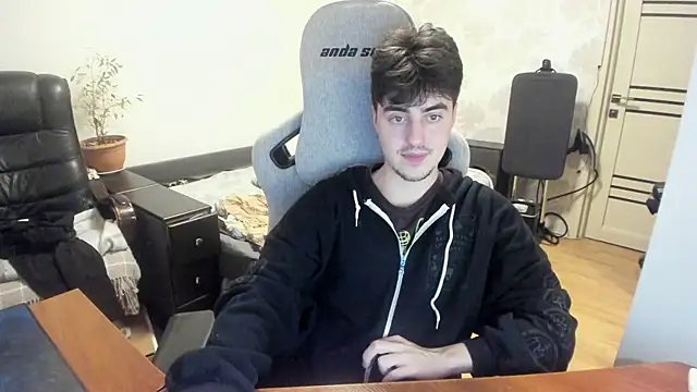 Knuckles17 online show from November 2025 01:08:02 AM