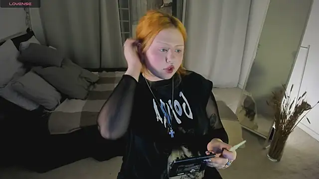 Snapshot of bitchofsun_ chatting on October 2025 04:52:02 PM bitchofsun online show from October 2025 04:52:02 PM