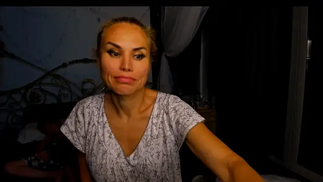 Radmila Queen  online show from July 2026 09:43:02 PM