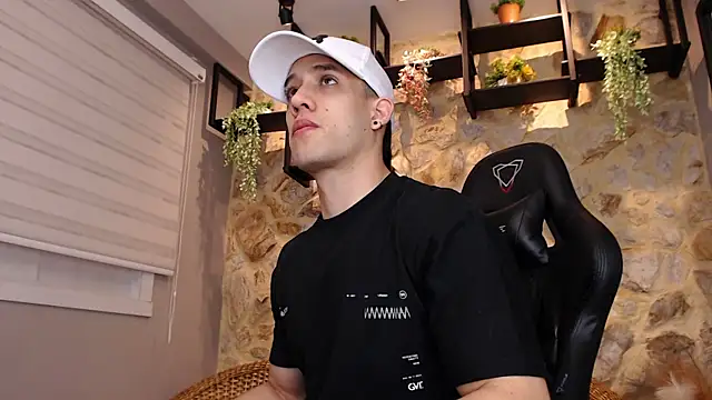 alexgiraldo  online show from January 2025 11:11:01 AM