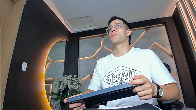 alexgiraldo  online show from January 2025 11:20:01 AM