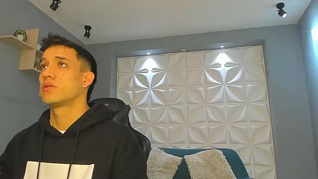 alexgiraldo  online show from February 2025 11:25:02 AM