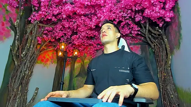 alexgiraldo  online show from February 2025 11:17:02 AM