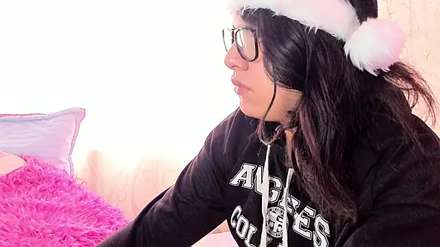 Snapshot of Satuurn_ chatting on December 2024 07:40:02 PM Satuurn online show from December 2024 07:40:02 PM