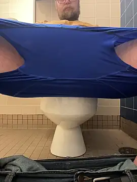 Snapshot of Bigbi6foot5 chatting on November 2025 01:22:04 PM Bigbi6foot5 online show from November 2025 01:22:04 PM